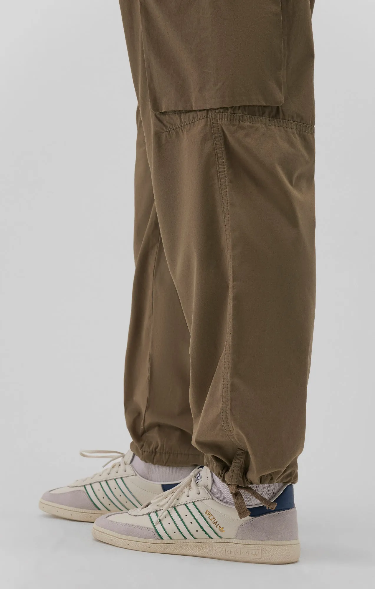 DOUBLE POCKET CARGO PANTS IN COVERT GREEN