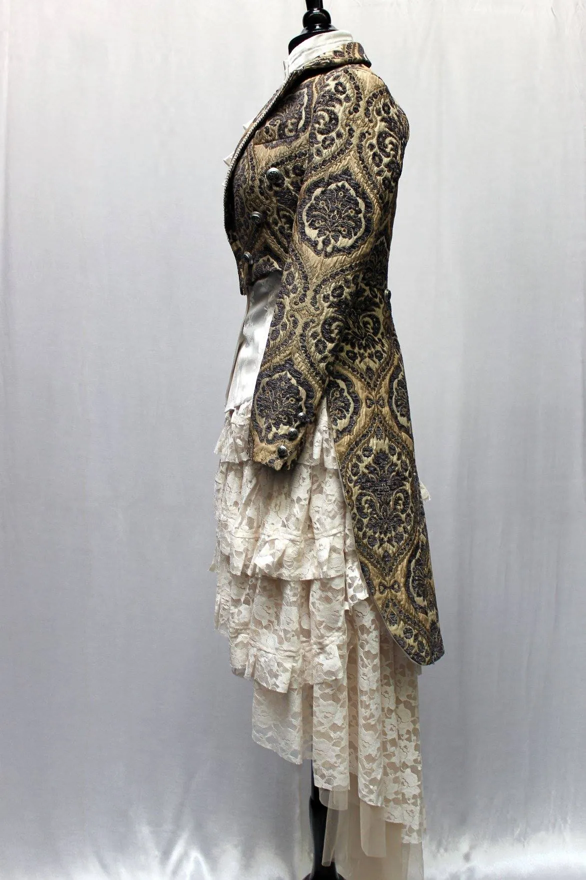 HARLEQUIN TAILCOAT - IVORY/BLUE TAPESTRY