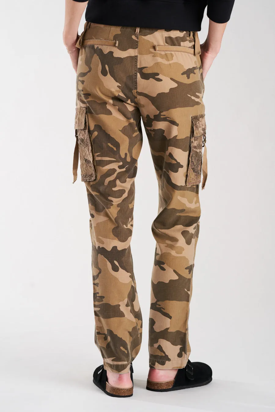 Silk relaxed cargo with embroidery in Sand Camo