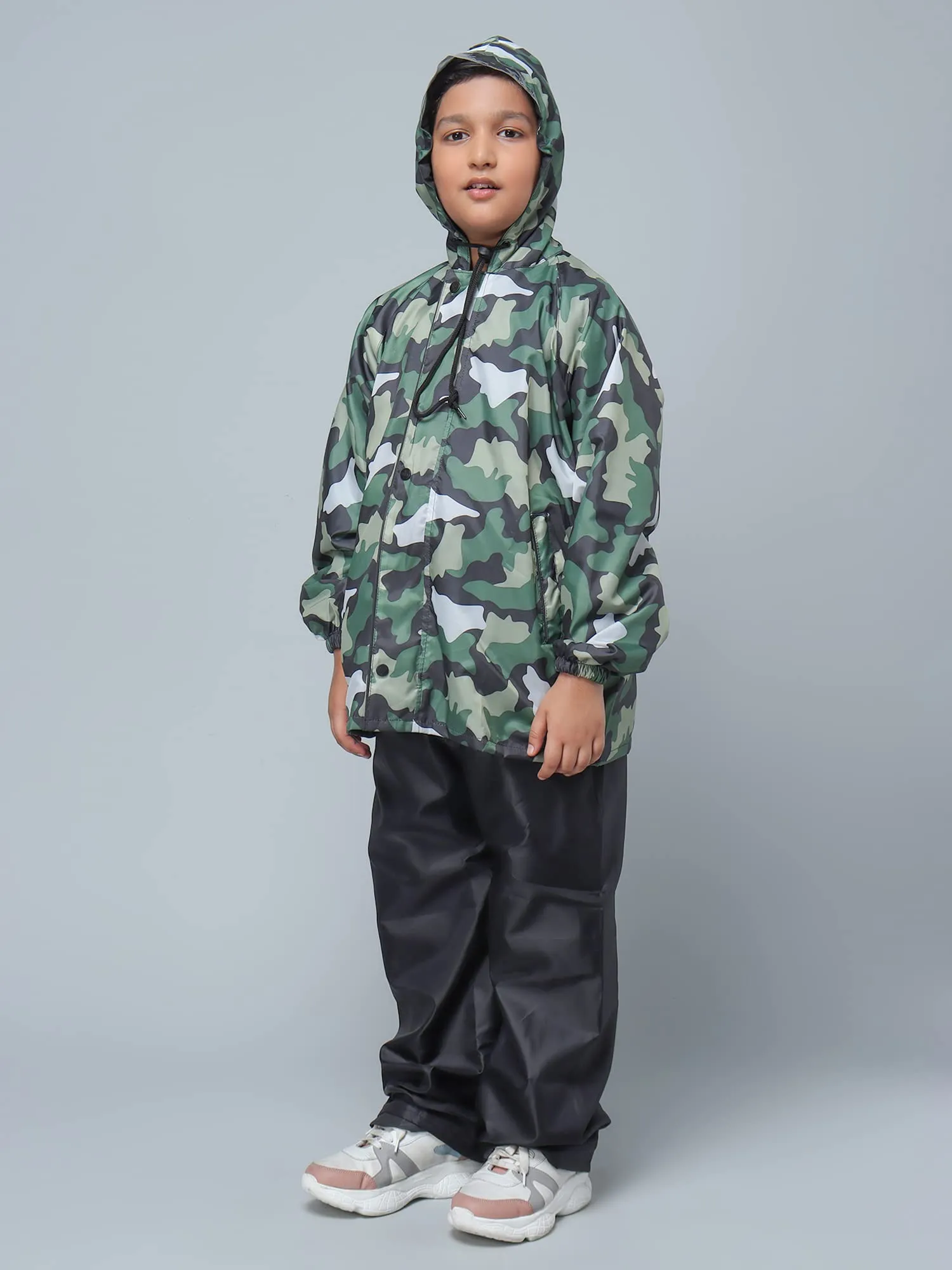 THE CLOWNFISH Comrad Series Kid's Waterproof Nylon Double Coating Reversible Standard Length Raincoat With Hood & Reflector Logo At Back, Top & Bottom Printed Plastic Pouch, 11-13 Years (Green Camo)