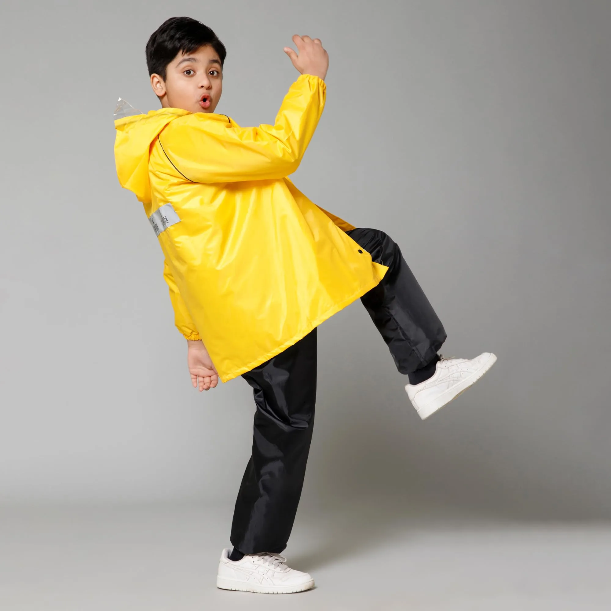 THE CLOWNFISH Duke Series Kids Waterproof Polyester Double Coating Reversible Raincoat with Hood and Reflector Logo at Back. Set of Top and Bottom. Printed Plastic Pouch. Kid Age-5-7 years (Yellow)