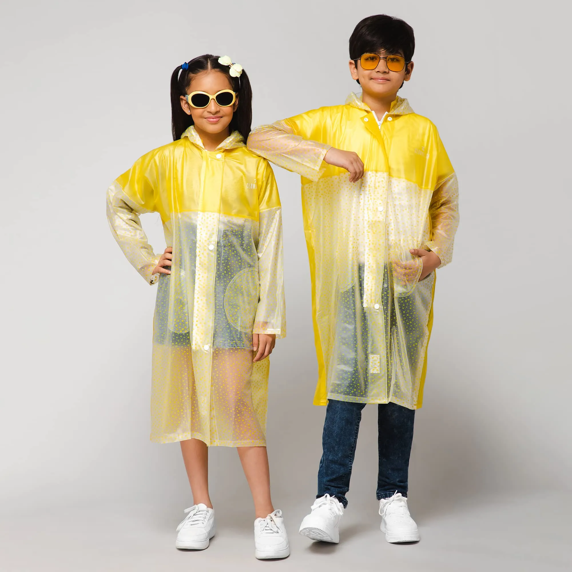 THE CLOWNFISH Misty Magic Series Unisex Kids Waterproof Single Layer PVC Longcoat/Raincoat with Adjustable Hood. Age-4-5 Years (Lemon Yellow)