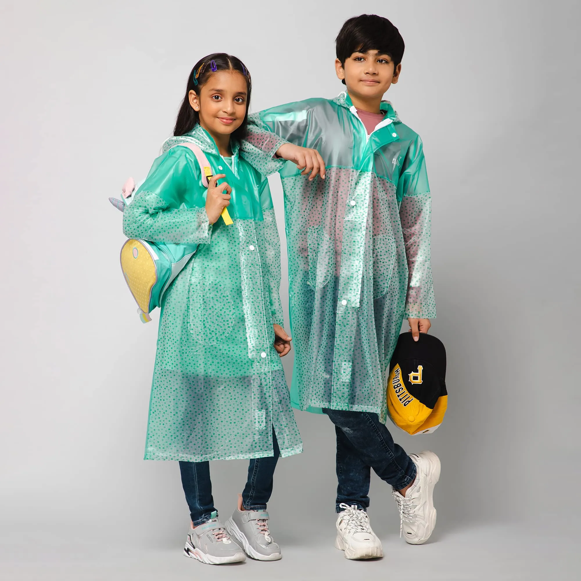 THE CLOWNFISH Misty Magic Series Unisex Kids Waterproof Single Layer PVC Longcoat/Raincoat with Adjustable Hood. Age-5-6 Years (Aqua Green)